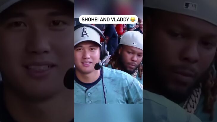 Just Vladdy casually listening to Shohei Ohtani’s Japanese interview 😂 🎥:lasmayores/IG