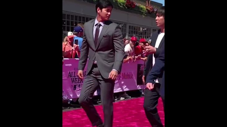 Shohei Ohtani is all business on the MLB All-Star red carpet 📸 #shorts