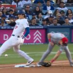 【ドジャース・大谷翔平  今季11個目の盗塁！】牽制球が太ももに当たるも、快速飛ばし盗塁成功！