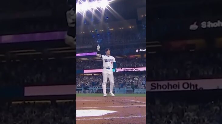 Shohei Ohtani gets a standing ovation as he returns home after his historic 50/50 accomplishment ⭐️