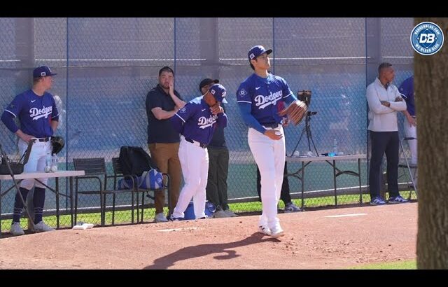 Dodgers Spring Training workout: Shohei Ohtani tests windup during bullpen session