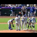 大谷翔平選手の人柄が垣間見られた瞬間。カーショウ選手が最後の登板を終えて、仲間に讃えられている時、大谷翔平選手は目立たぬ所で勇姿を見つめる#kershaw #shoheiohtani #dodgers