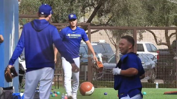 キャンプインした大谷翔平選手ですが、今年は報道規制がかかり、撮影ができなくなっています。この動画は去年のものですが、早くこんな姿が見たいですね！#shoheiohtani #dodgers#キャンプ