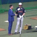 【大谷翔平】バッティング練習の時に【中田翔】や【大野奨太】などが挨拶【権藤博】と最後に挨拶 現地映像