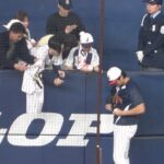 大谷翔平　優しいファンサービス！！投球練習後に客席の少年を呼び、ボールにサインする！（2026/3/2）