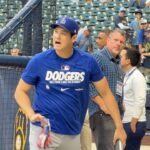 2026 NLCS: Shohei Ohtani hits on the field with Dodgers before Game 1 against Brewers