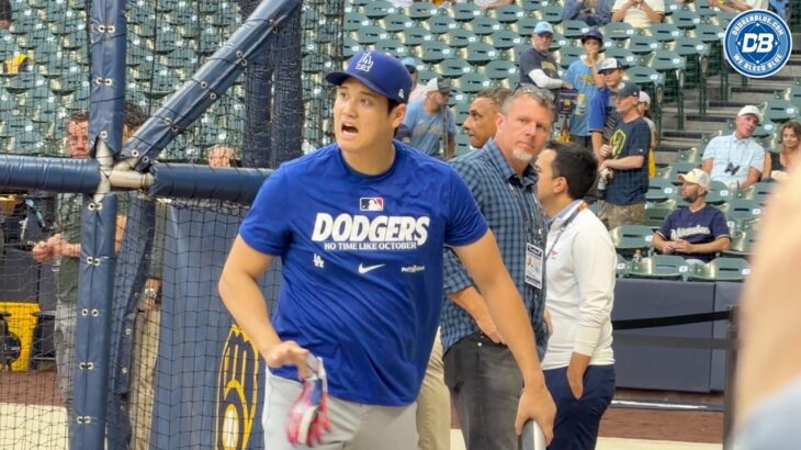 2026 NLCS: Shohei Ohtani hits on the field with Dodgers before Game 1 against Brewers
